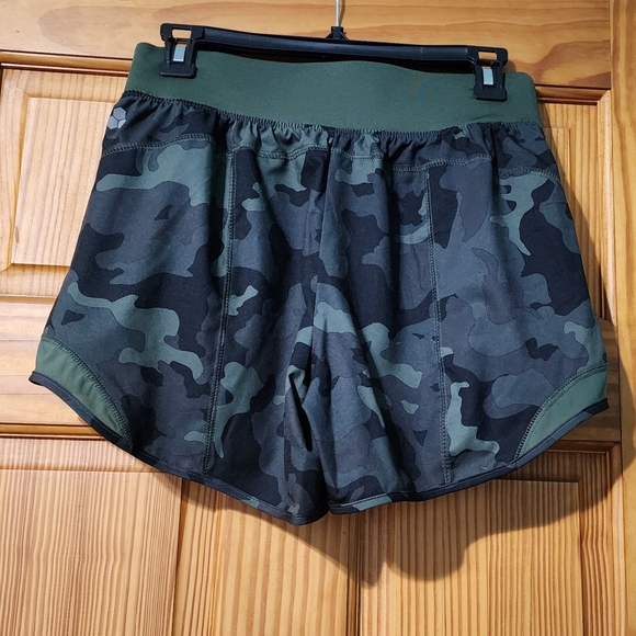 Tek Gear Shorts Women's Size Small Camouflage - Picture 2 of 2